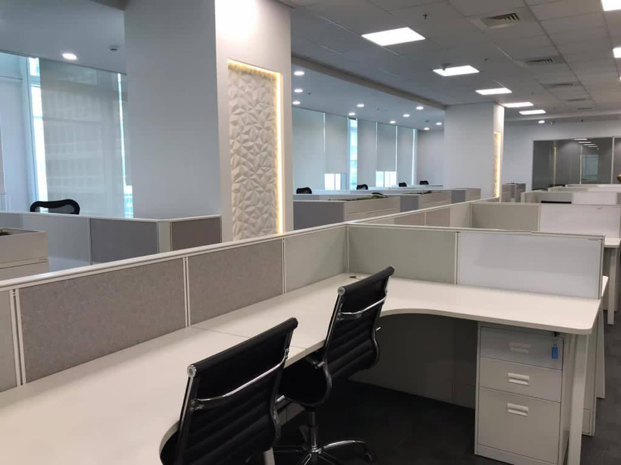 Standard tier office fit out in Andheri East Mumbai with glass cabins